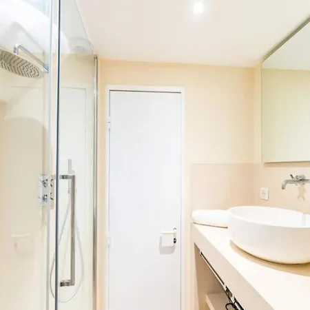 Sumptuous With Beach Access Apartment *