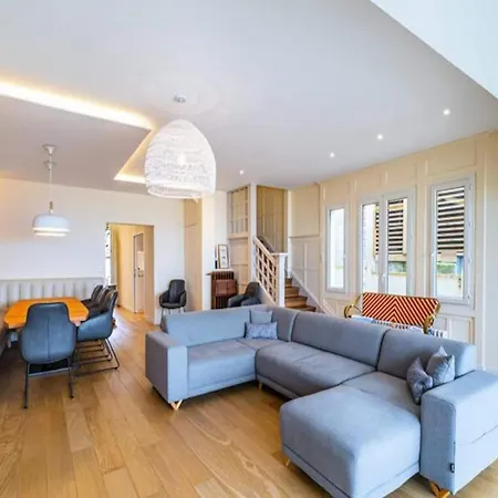 Sumptuous With Beach Access Apartment