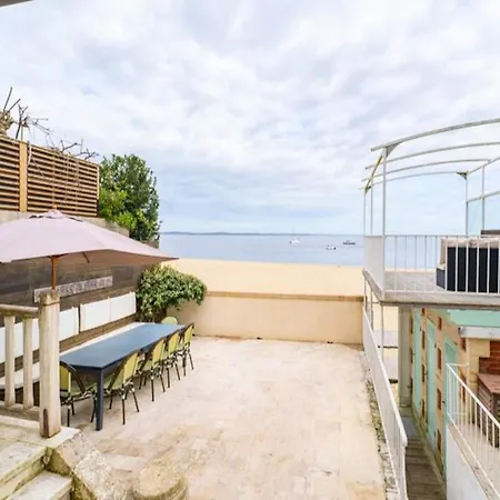 Sumptuous With Beach Access Apartment *